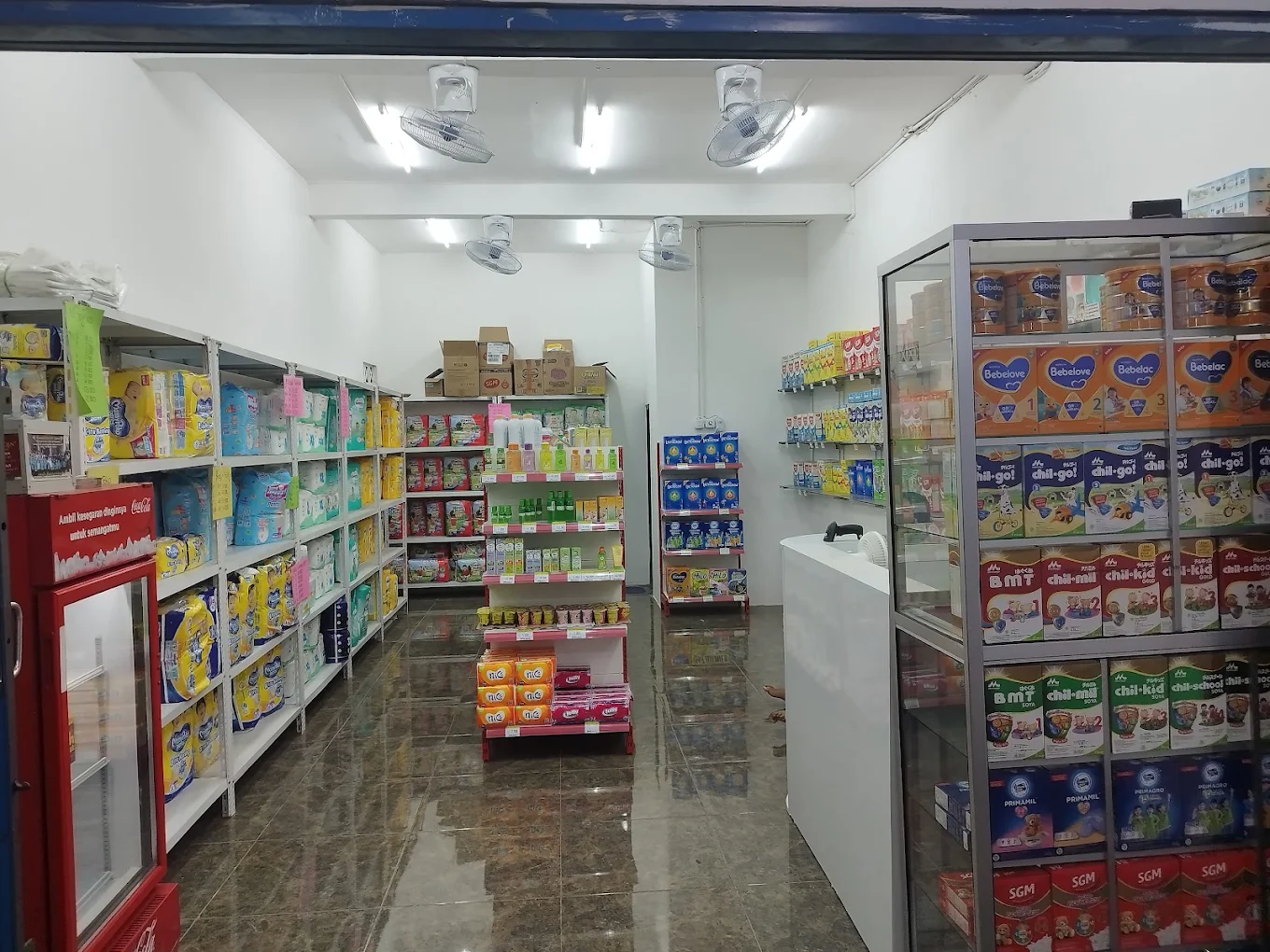 Produk kebutuhan mandi dan perawatan bayi di toko